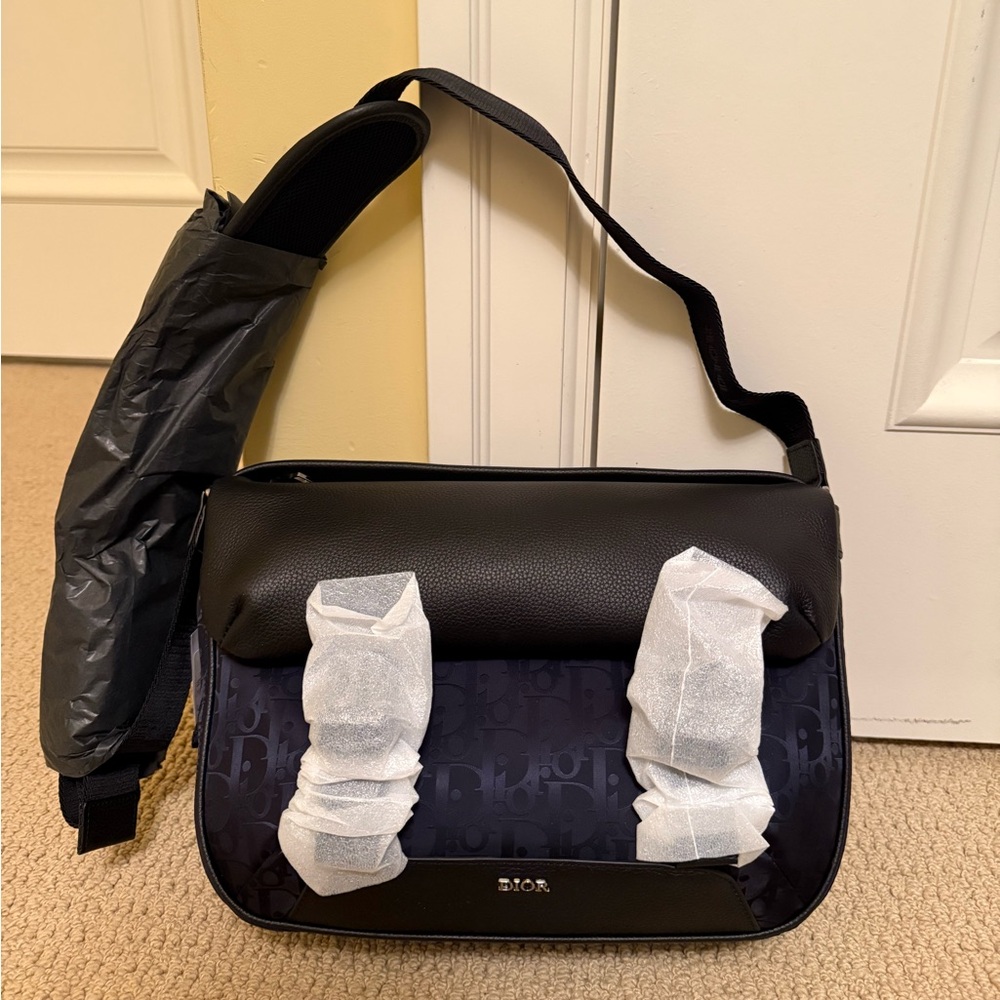 NWT - 2023 Dior Oblique Explorer Messenger Bag